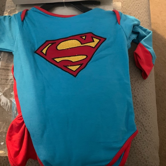 Incl. Onsie with cape ,pants, Headpiece,Booties - Picture 3 of 5